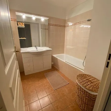 Apartment Beau 3 P. Parfaitement Situe Et Place De Parking A Disposition *
