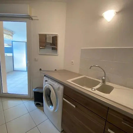 Apartment Beau 3 P. Parfaitement Situe Et Place De Parking A Disposition